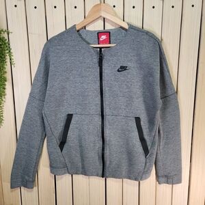 Nike Tech Fleece Women. Gray Heather Zip Jacket with Black Accents